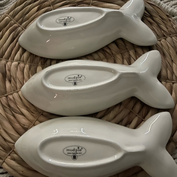Three 3 Mud Pie polka dot fish dipping dishes. - Picture 5 of 5